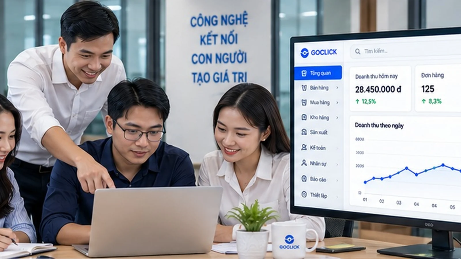 Đội ngũ doanh nghiệp Việt Nam sử dụng GOCLICK ERP trong môi trường văn phòng hiện đại