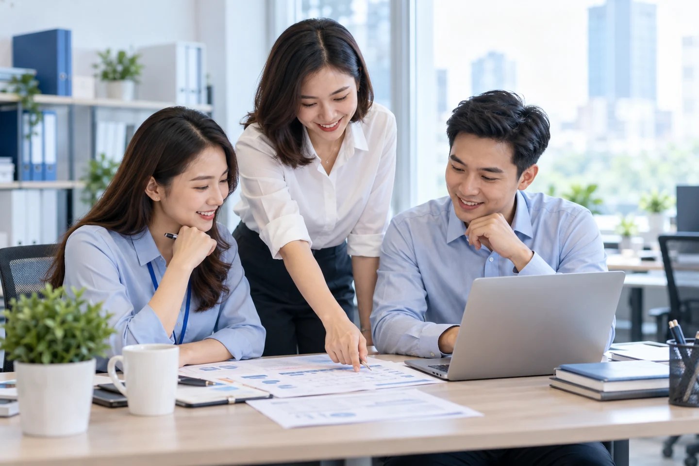 Bộ phận nhân sự trao đổi kế hoạch và thông tin nhân viên